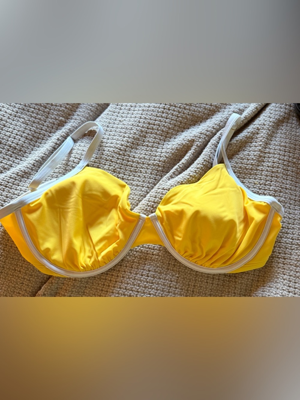 Shade & Shore Yellow Underwire Bikini Top with White Trim 38DD beach surf skate
